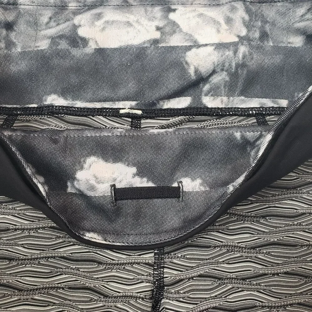 Lululemon Run Inspire Crop II Womens 6 Luxtreme Textured Wave Black Silver Spoon